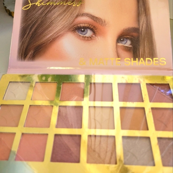 ♤ Ellen Tracy Exposed Nudes & Shimmers Palette ♤ - Picture 3 of 3